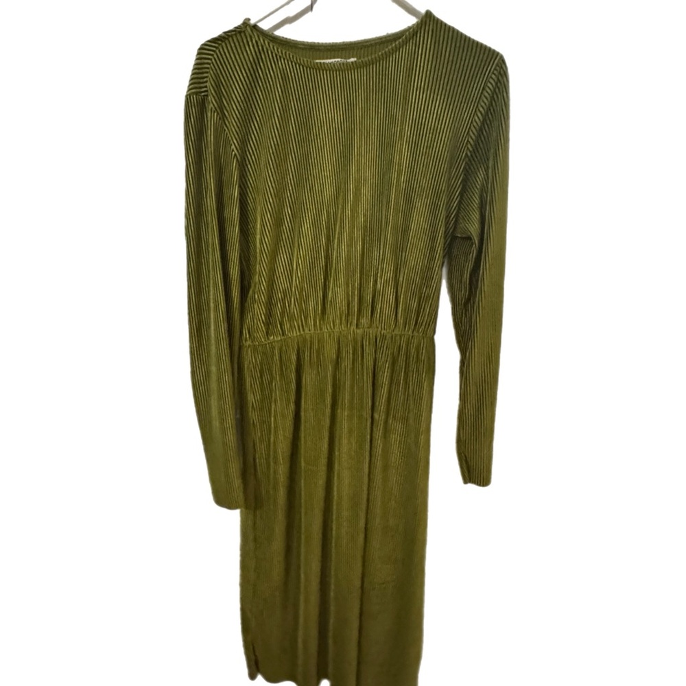 Green Pleated Long Sleeve Dress